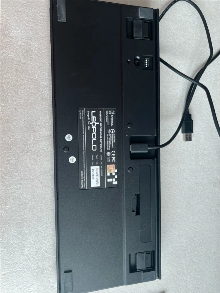 레오폴드 FC750RBT 블랙 갈축 블루투스 키보드 이미지