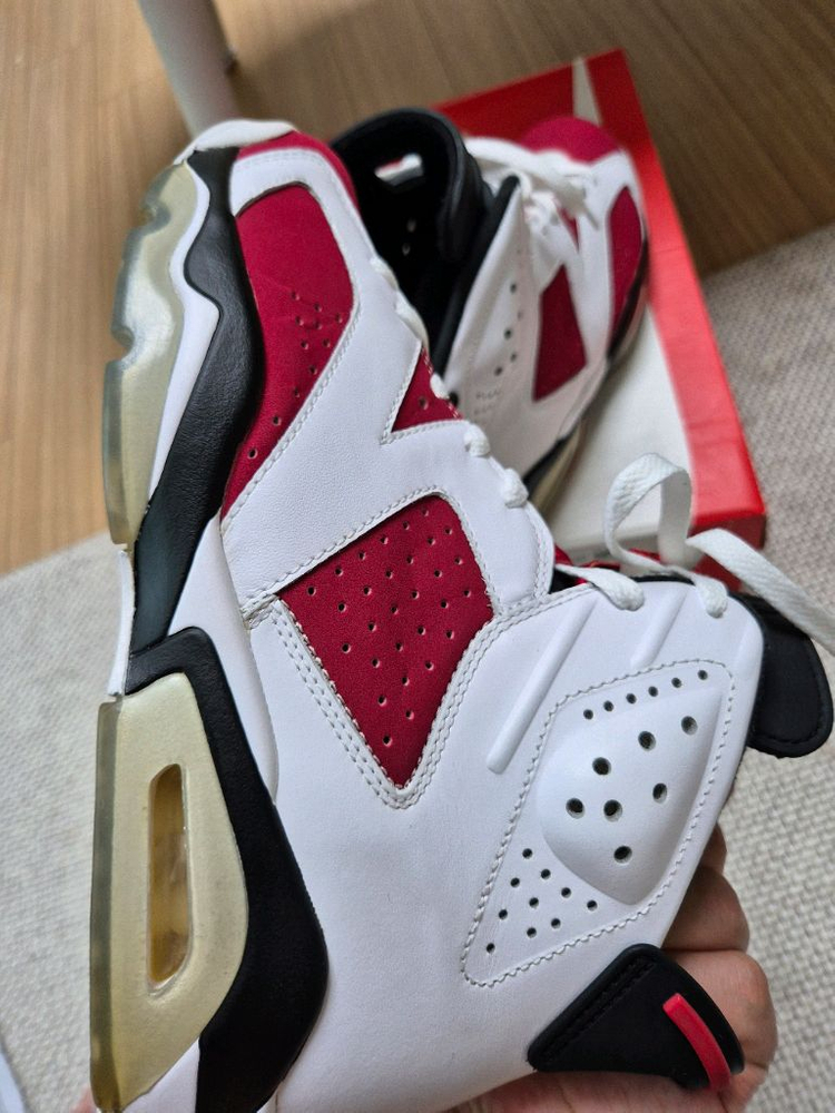 나이키 조던6 카마인 이미지