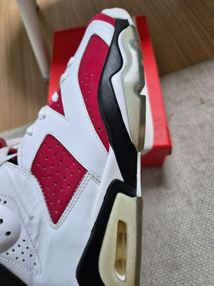 나이키 조던6 카마인 이미지
