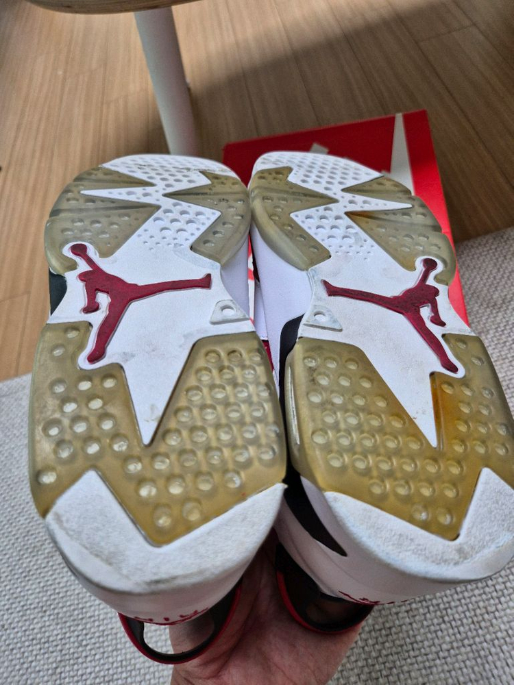 나이키 조던6 카마인 이미지