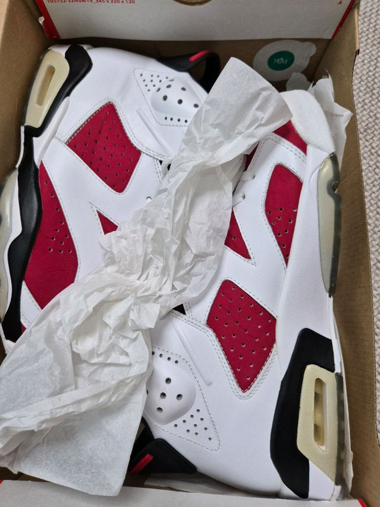 나이키 조던6 카마인 이미지