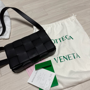 보테가 카세트 백 블랙