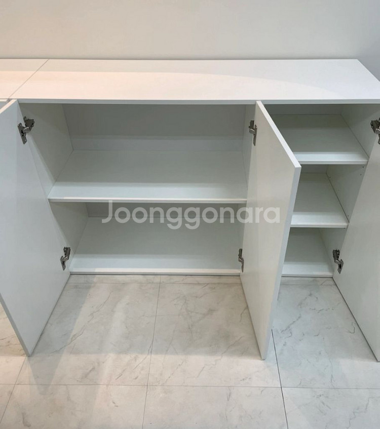 높은 선반, 수납장, 장식장 다용도장 2개(거의 새거)--2