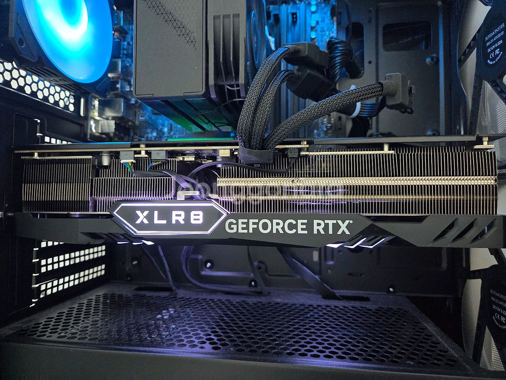 PNY XLR8 RTX 4080 super epic-x--5