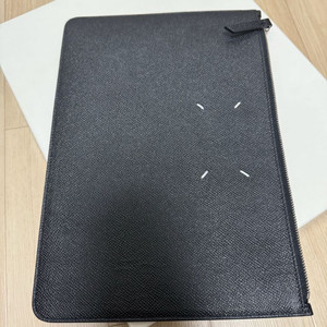 마르지엘라 클러치