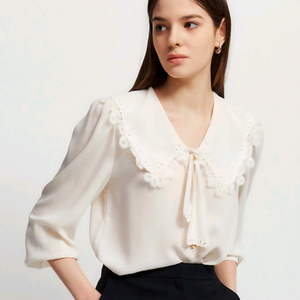 (거의새상품) 티렌 아이보리넓은 자수 카라 리본블라우스