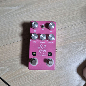 JHS Lucky cat delay pedal
