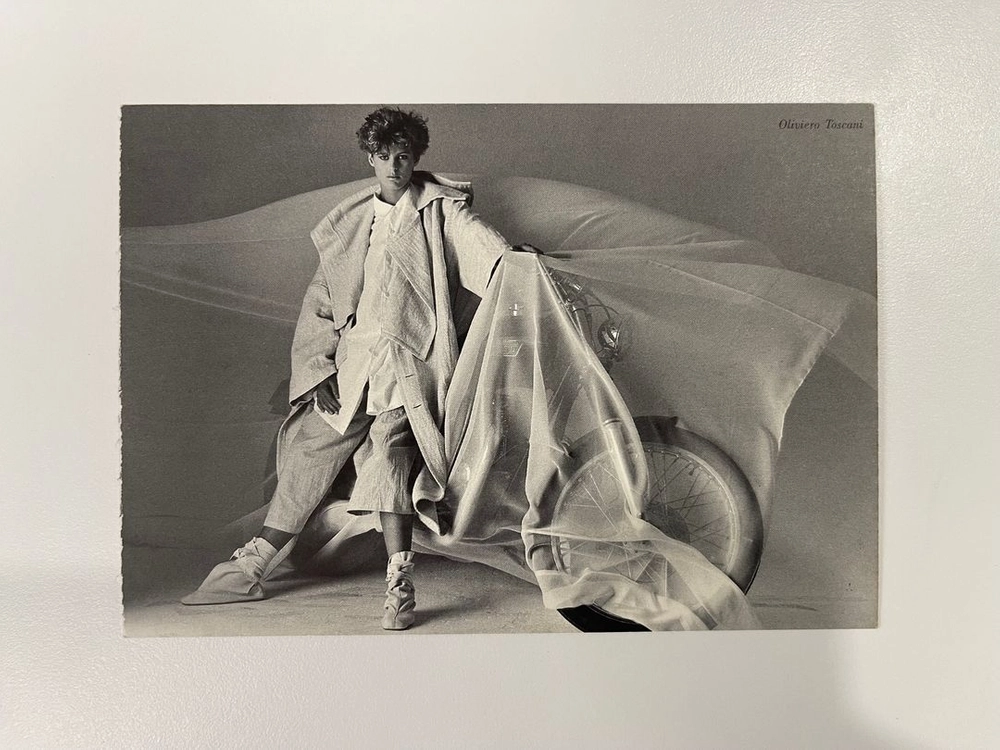 꼼데가르송 COMME des GARCONS 아트 포토 이미지