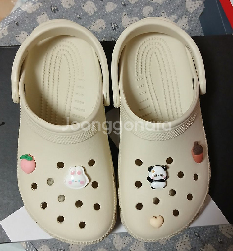 크록스정품230 아이보리m4w6지비츠포함.거의새거--8