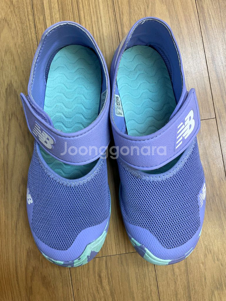 뉴발란스 YO208VL2 아동 샌들이에요색상은 퍼플이고--1