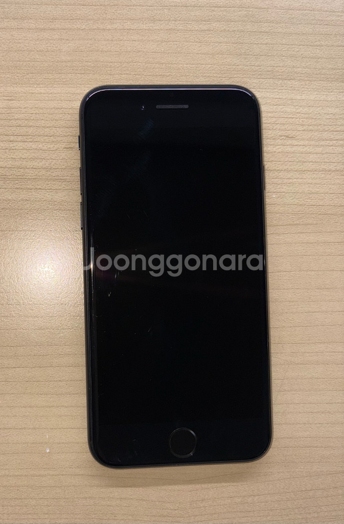 아이폰 se2 128GB 블랙 카메라 렌즈 깨짐!--1
