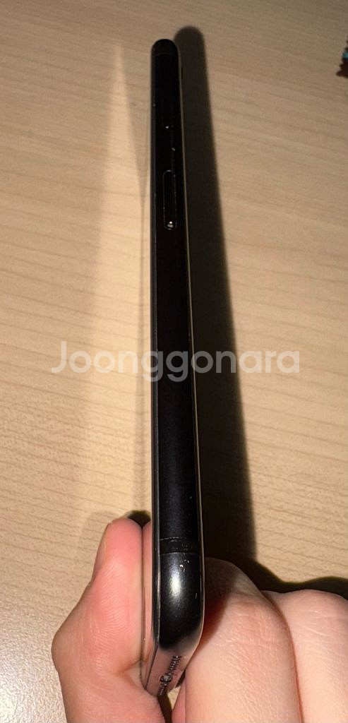 아이폰 se2 128GB 블랙 카메라 렌즈 깨짐!--4