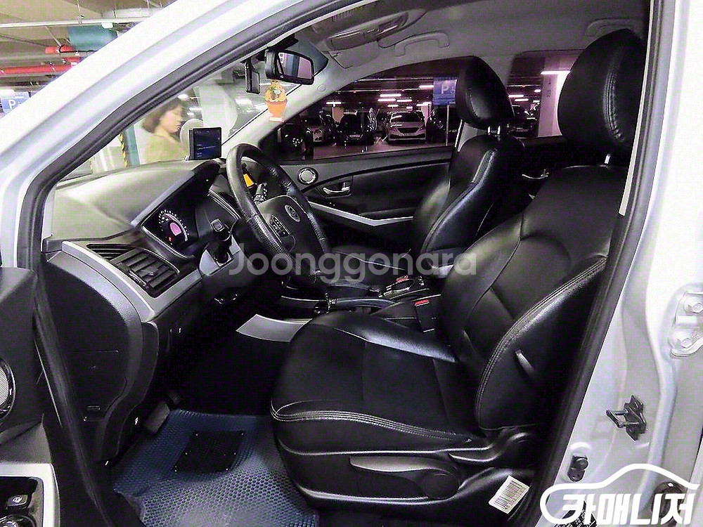 [KG모빌리티(쌍용) ]뉴코란도C 2WD 2.0 CVT--9