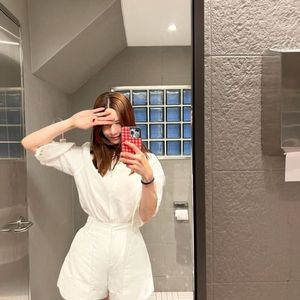 비클라 WHITE POCKET SHORT PANTS