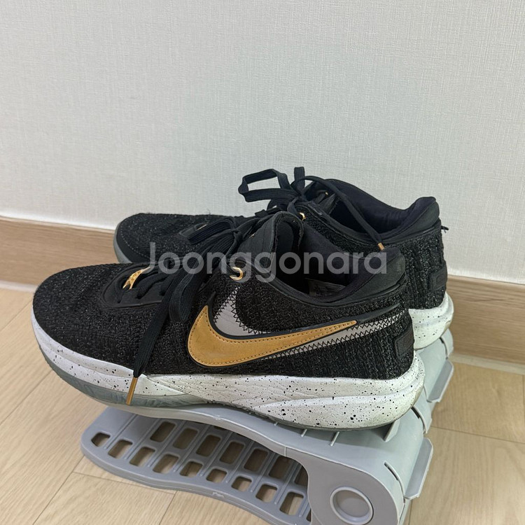 나이키 르브론20 골드메탈릭 270 농구화--0