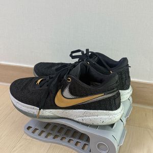 나이키 르브론20 골드메탈릭 270 농구화