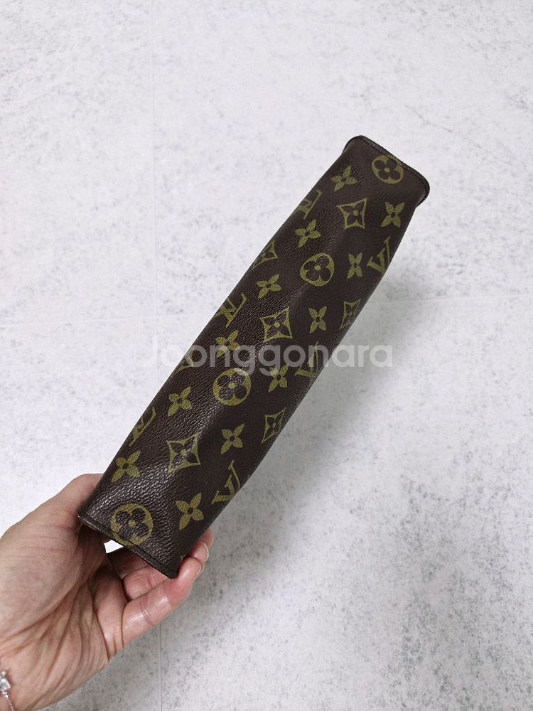 루이비통 포쉐트 클러치--2