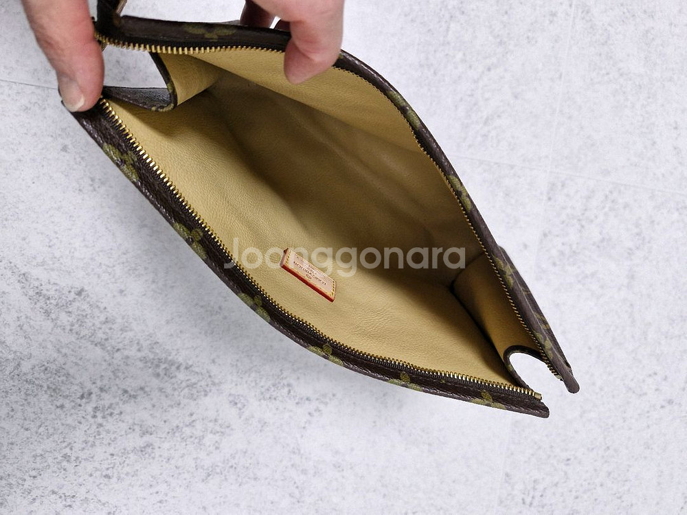 루이비통 포쉐트 클러치--3