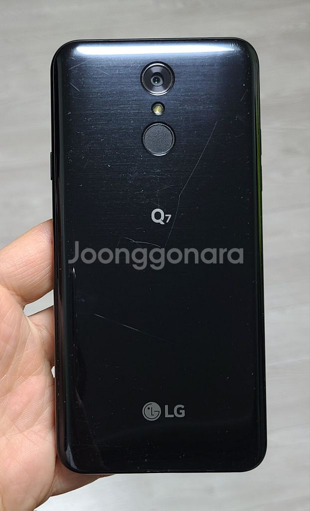 LG Q7(Q720) 블랙 32GB 싸게 팝니다.--1