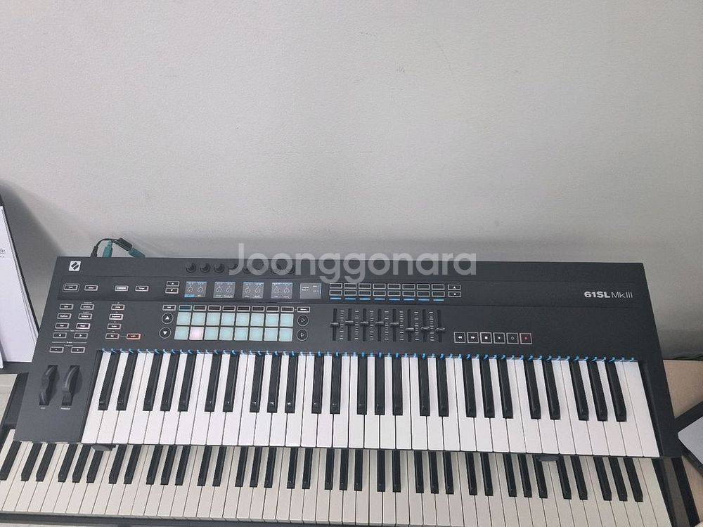 Novation SL61 MK3 마스터 키보드--0