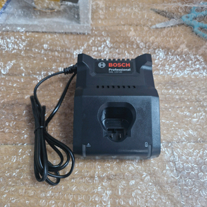 보쉬충전기GAL12V40CV정품.10.8V(12V)용
