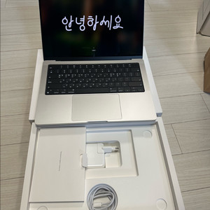 맥북 프로 M3 14인치 18gb 512ssd 실버