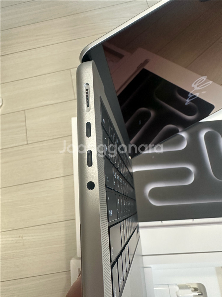 맥북 프로 M3 14인치 18gb 512ssd 실버--1
