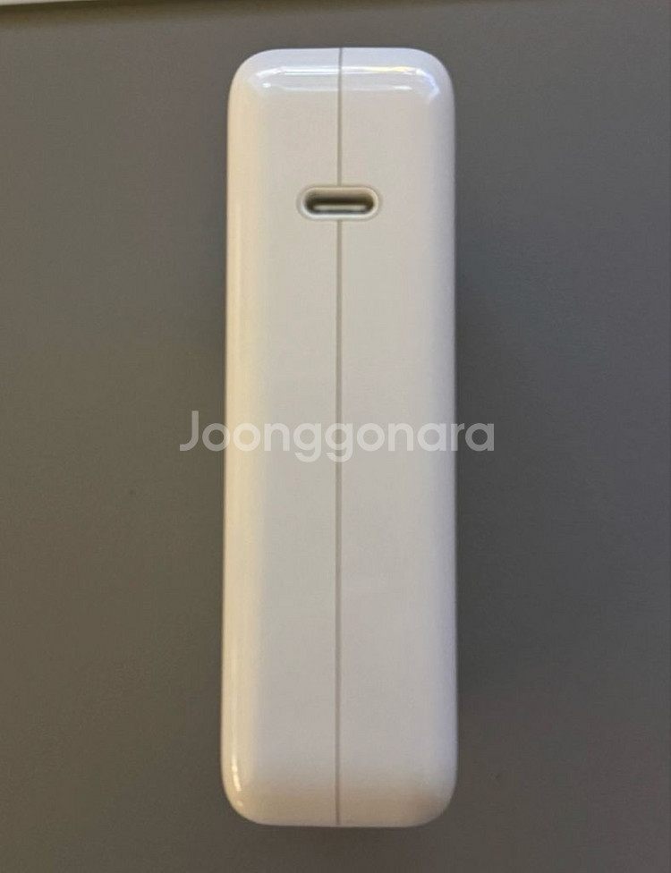 애플 140W USB-C 어댑터 판매합니다.--4