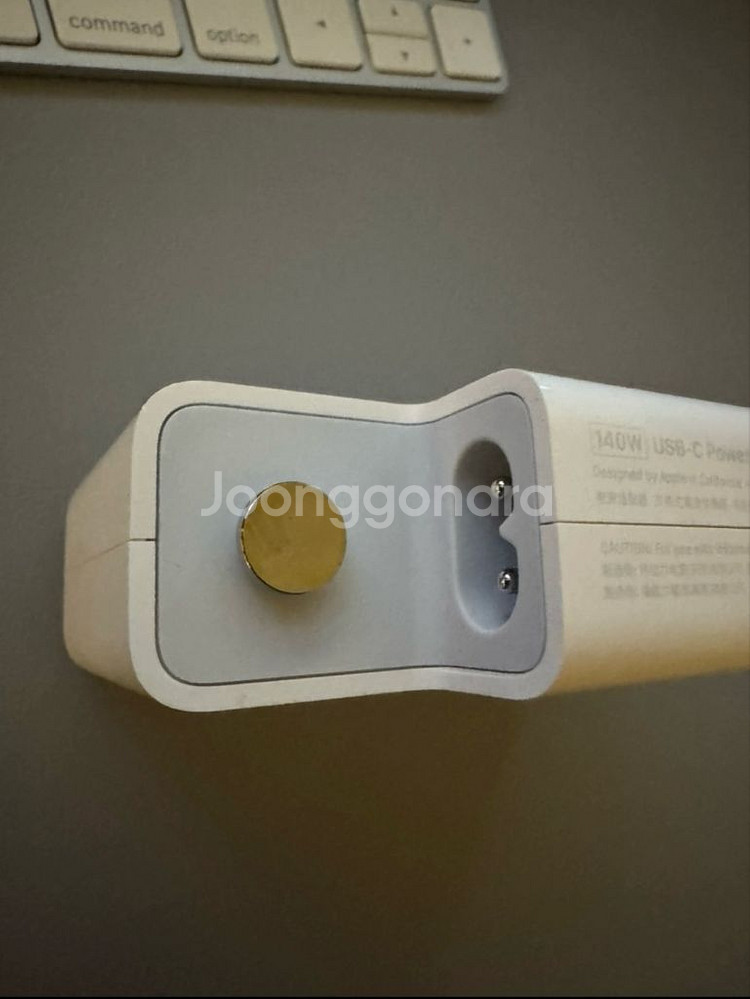 애플 140W USB-C 어댑터 판매합니다.--3