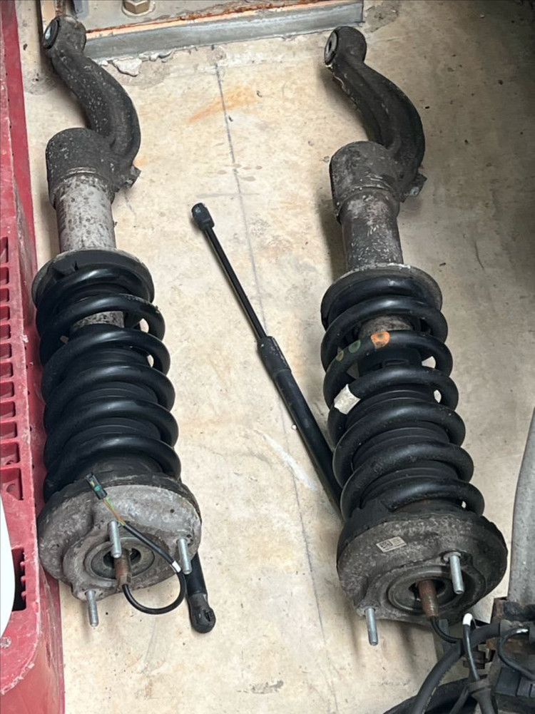 마세라티 SQ4 전기형 차량 부품 해체 이미지