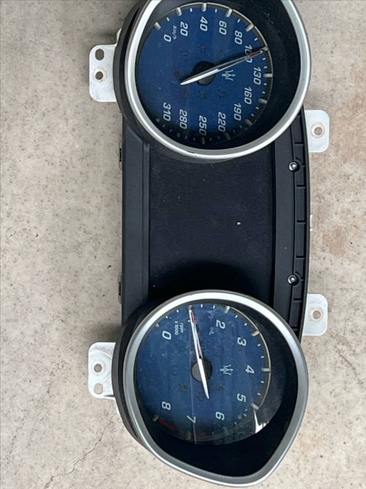 마세라티 SQ4 전기형 차량 부품 해체 이미지