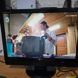 LG M228WA TV+8비트 게임기 팝니다.