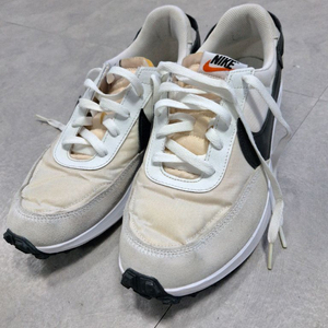 나이키 와플 데뷰 스니커즈 270