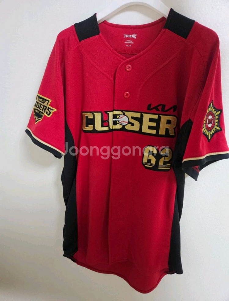 기아 정해영 100세이브 유니폼--0