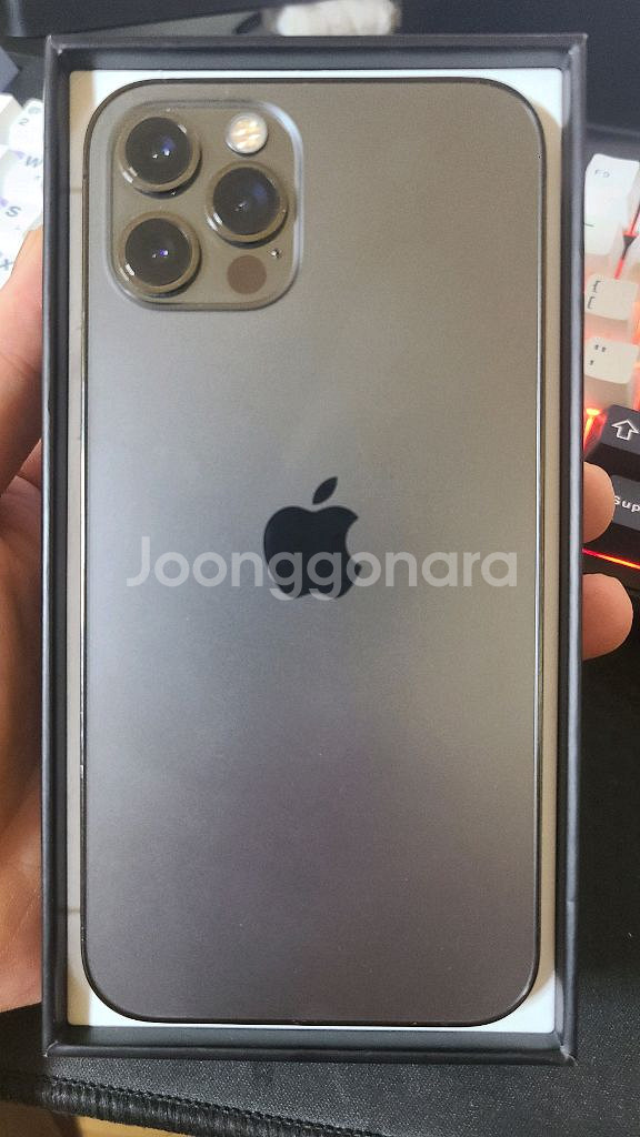 아이폰12프로256 그라파이트 급쳐팝니다--0