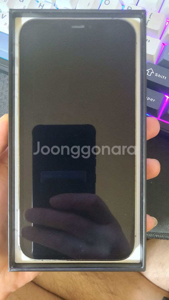 아이폰12프로256 그라파이트 급쳐팝니다--7