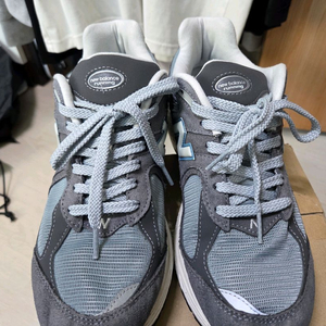 뉴발란스 2002R 270