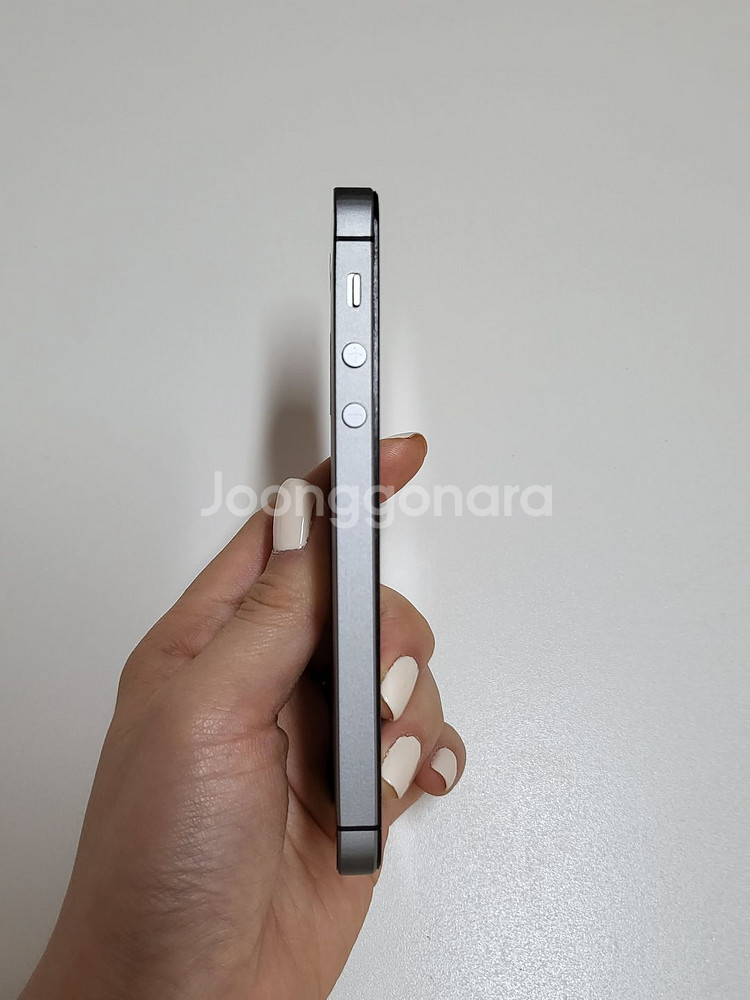 아이폰 SE1 / 그레이 / 64GB / 배터리100%--3