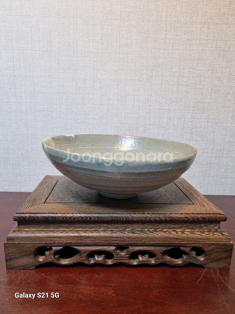 고려청자 국화문 대접 - 수리있음 (지름18cm)--1