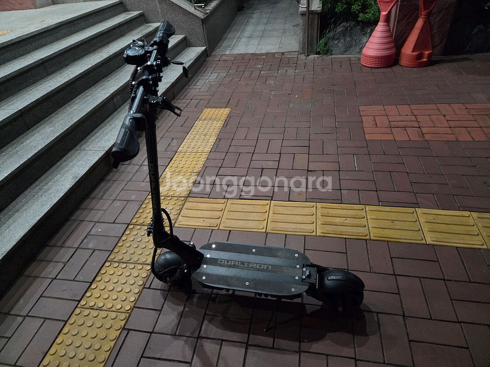 미니모터스 듀얼 트론 썬더 광폭 전동킥보드 급처분--4