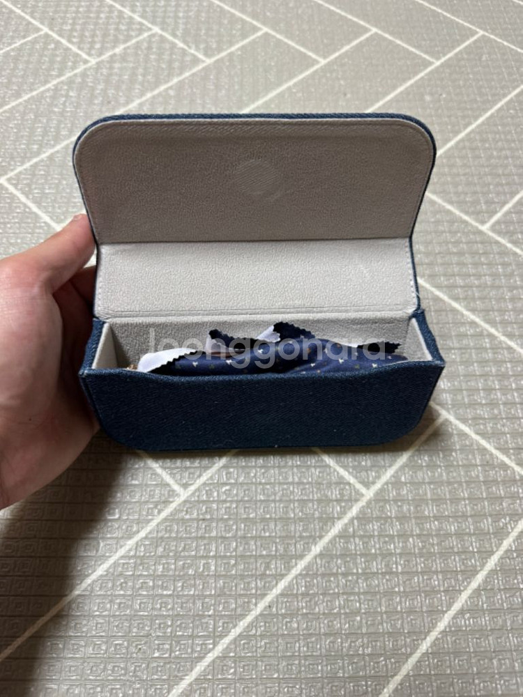 카린 뉴진스 선글라스--1