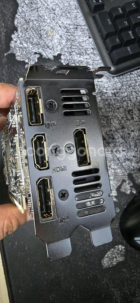 기가바이트 RTX5060 lp그래픽카드 팝니다.--2