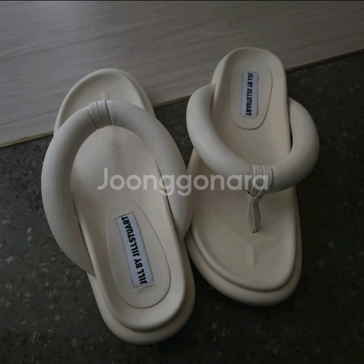 질바이질스튜어트 샌들 슬리퍼 판매합니다.--1