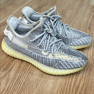 아디다스 이지 부스트 350 V2 스테틱 판매합니다