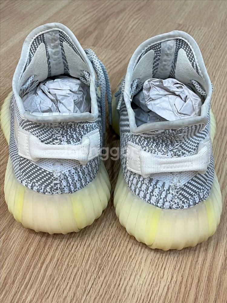 아디다스 이지 부스트 350 V2 스테틱 판매합니다--2