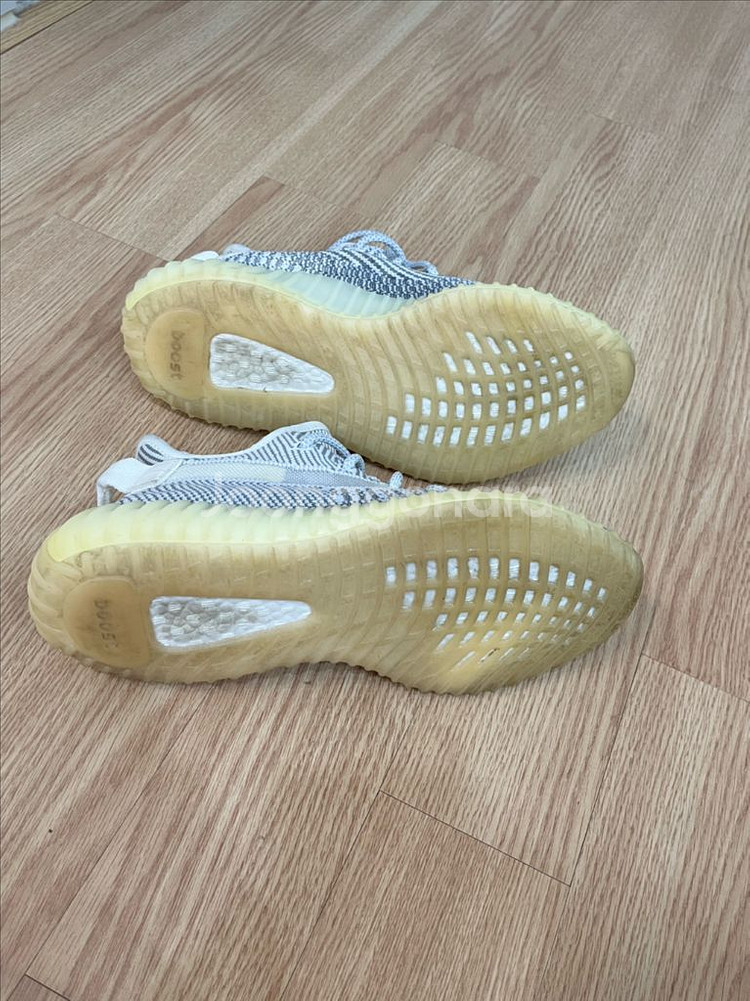 아디다스 이지 부스트 350 V2 스테틱 판매합니다--4