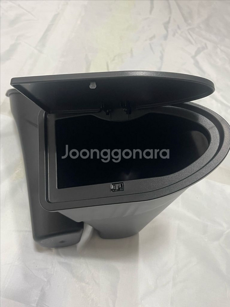 테슬라 모델 Y 차량용 컵홀더 수납함 새상품--2
