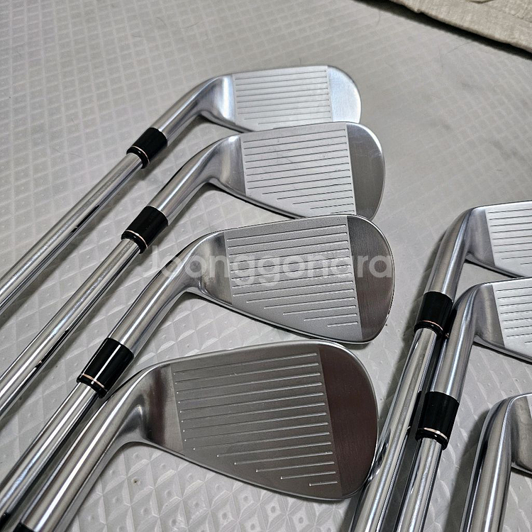중고 골프 아이언 세트 판매합니다 (Iwaki X10--1