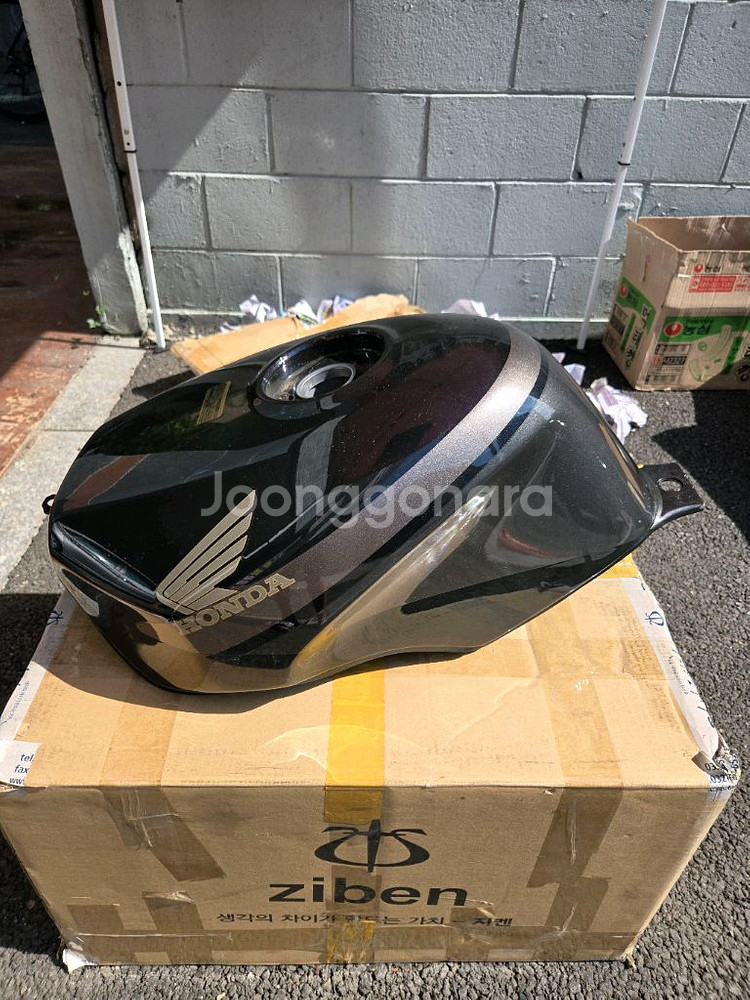 탱크 (cbr400rr)--2