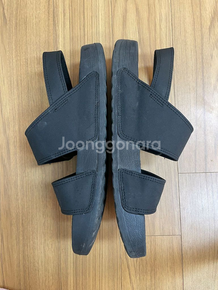 뉴발란스 블랙 샌들입니다사이즈는 260이고요편하게 신기--4